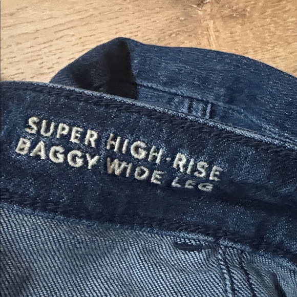 AMERICAN EAGLE DREAMY DRAPE STRETCH SUPER HIGH-WAISTED BAGGY WIDE-LEG JEAN 6 - Picture 9 of 10